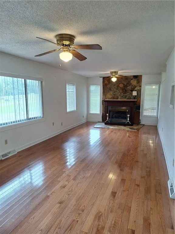 Building Photo - 3 Bedroom Home w/ Workshop and Fenced Yard