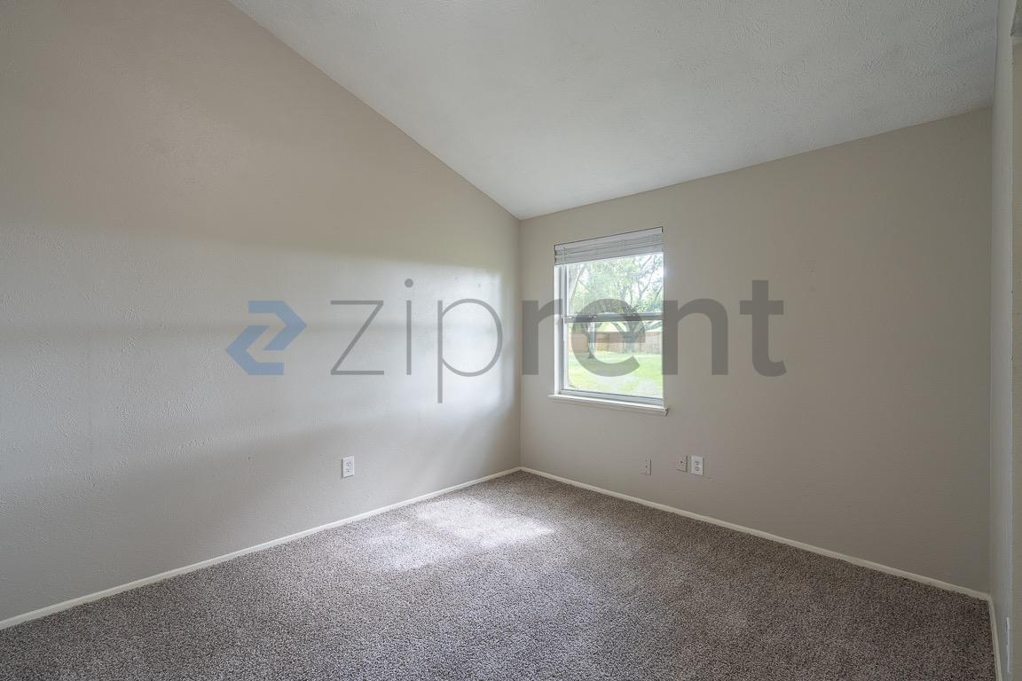 Building Photo - Unit