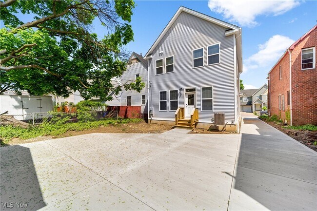 Building Photo - 2240 E 97th St