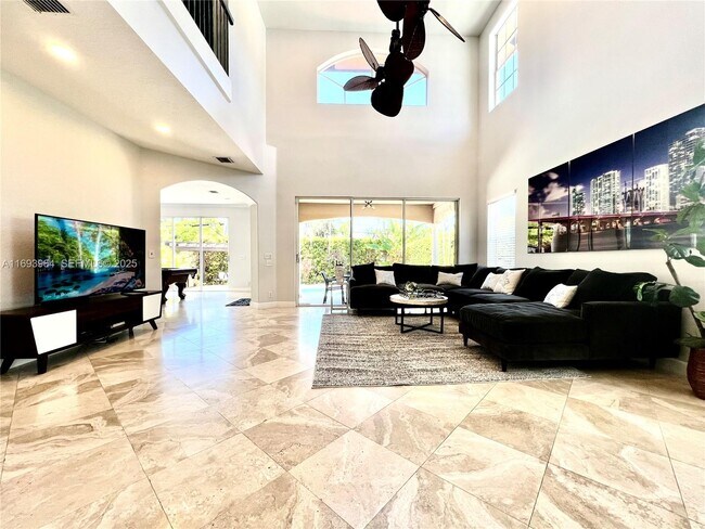 Building Photo - 854 Hollywood Blvd