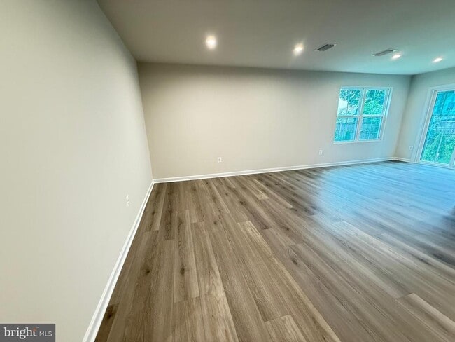 Building Photo - 613 Laurelwood Cir