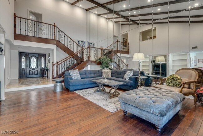 Building Photo - 840 Pinehurst Dr