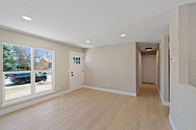 Building Photo - Beautifully Updated Ranch Home w/ Finished...