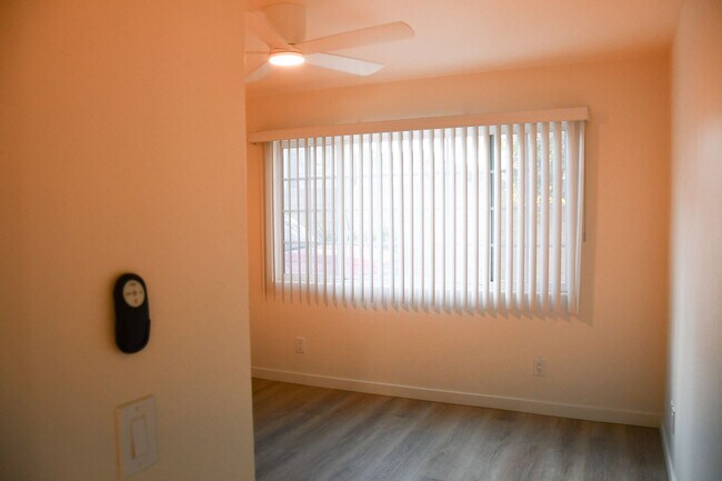 Building Photo - Parker (388) North