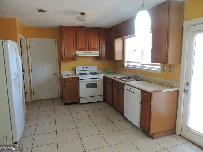 Building Photo - 492 Stonemill Manor