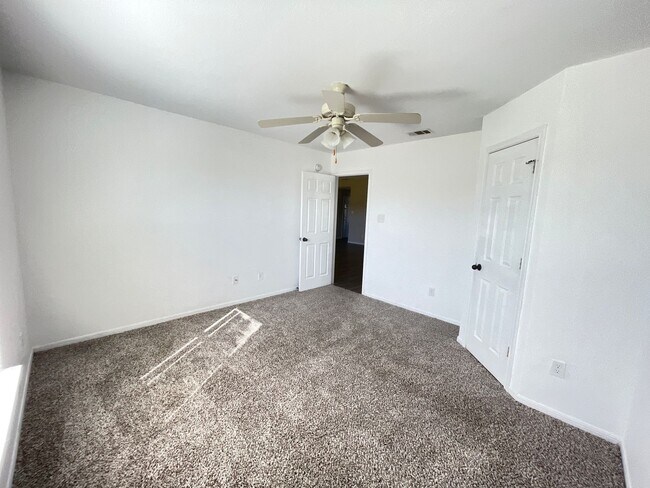 Building Photo - 3406 Doffy Dr