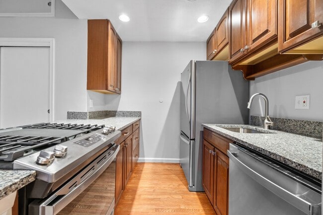 Building Photo - Open Concept and Renovated Top Level Condo. Close to BWI, Ft. Meade & NSA