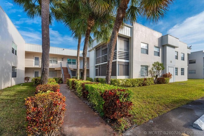 Building Photo - 108 Normandy Ln