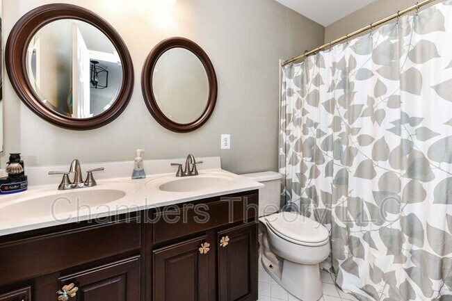 Building Photo - 641 Meade Dr SW