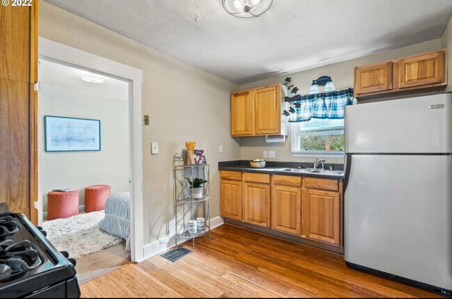 Building Photo - 5322 NE 11th Ave