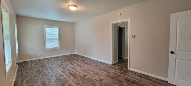 Building Photo - 744 SE Cleveland Ave