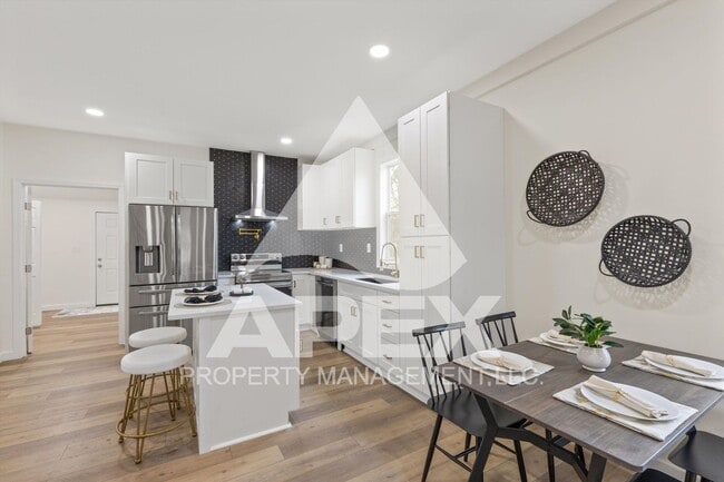 Building Photo - Stunning 4 Bd -3 Ba Single Family Home in ...