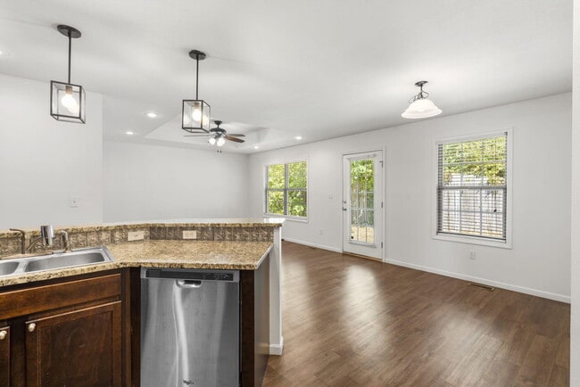 Building Photo - 2303 W Bridlewood Trail