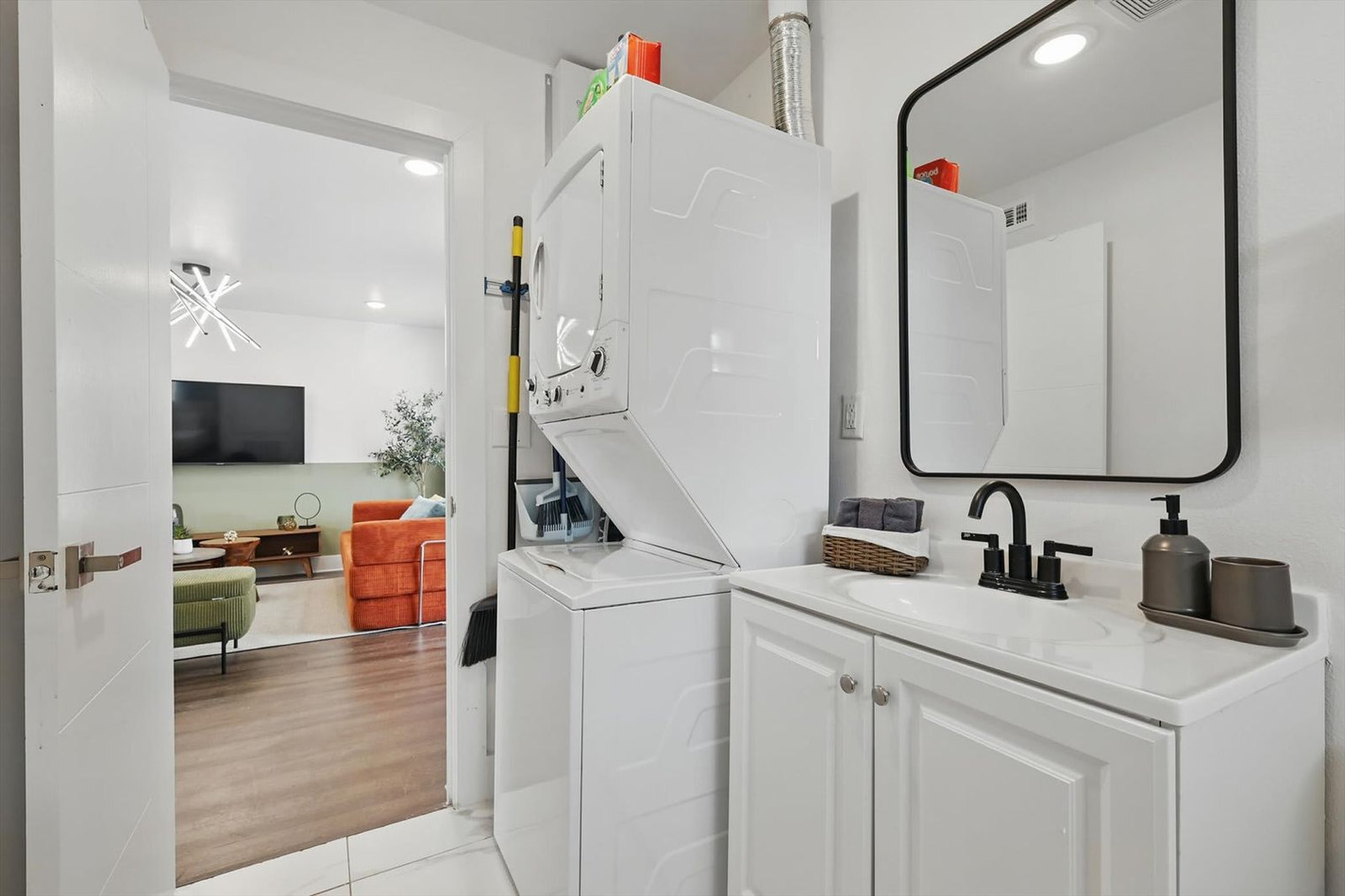 Building Photo - 4416 San Jacinto St