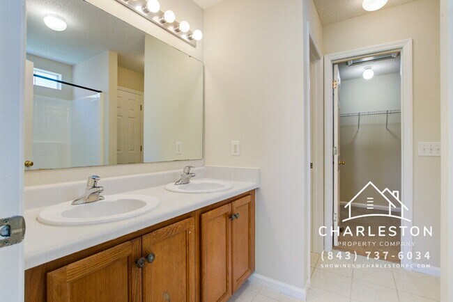 Building Photo - 454 Hainesworth Dr