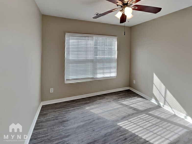 Building Photo - 3316 Fernview Dr