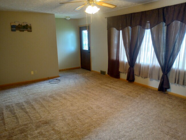Living room - 107 S Glen St