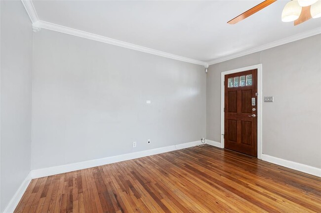 Building Photo - 1008 E 38th 1/2 St