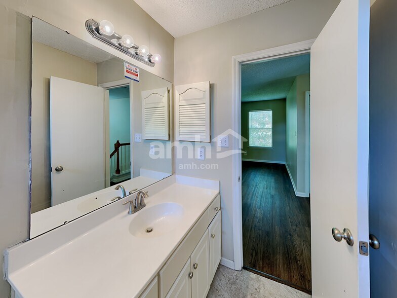 Building Photo - 9817 Stephen Thompson Ln