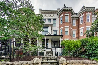 Building Photo - Amazing Victorian Two-level unit  in Colum...