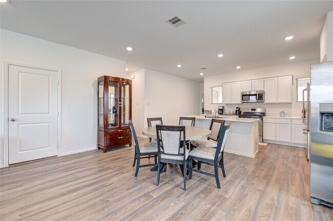 Building Photo - 2904 Cordova Hl Dr