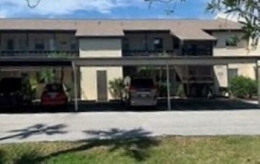 Second floor unit - 5135 Gemstone Dr