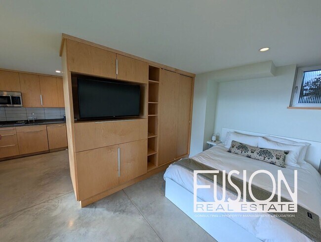 Building Photo - 11 Lakeview Terrace