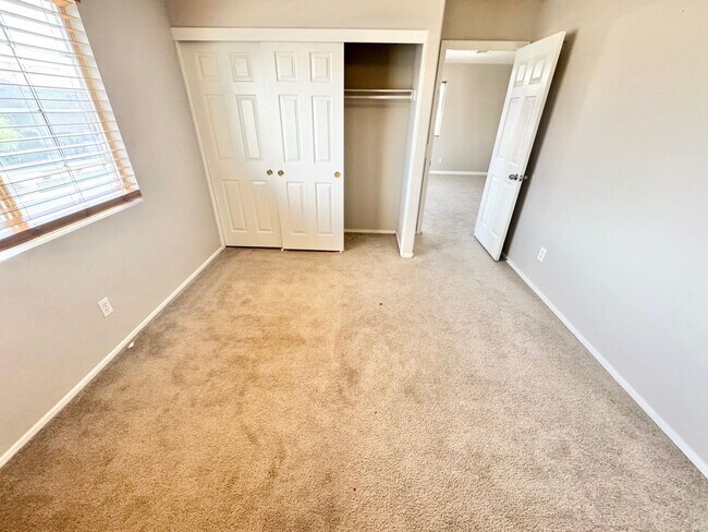 Building Photo - LIMITED TIME ONLY: $500 OFF 2ND MONTH'S RENT -MOVE IN W/IN TWO WEEKS TO TAKE ADVANTAGE of this Be...