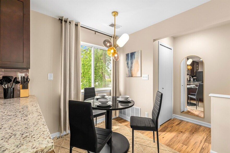 Building Photo - 18443 Sharon Ln