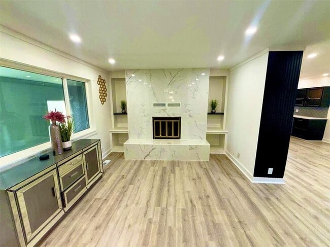 Building Photo - 303 S Promenade Blvd