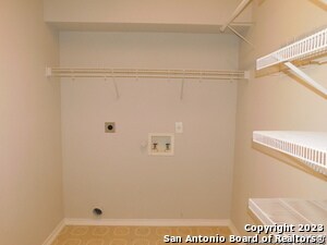 Building Photo - 9231 Foxgrove Way