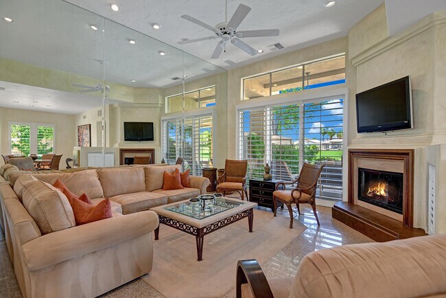 Building Photo - 383 Desert Holly Dr