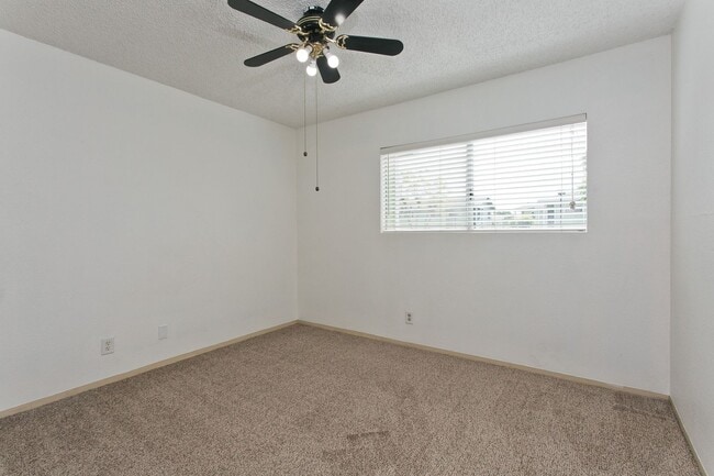 Building Photo - BEAUTIFUL 2 BD 1 BA 2 CAR TOWNHOME IN MILI...