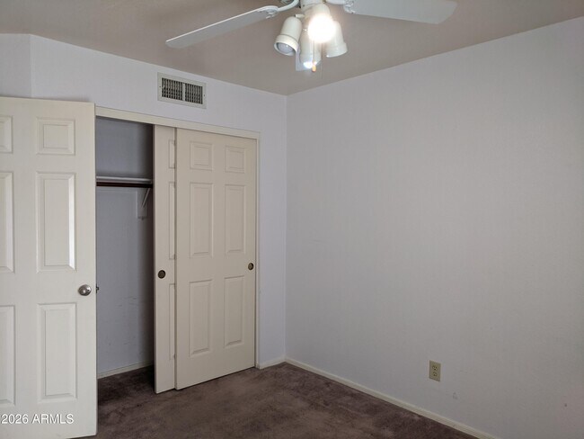 Building Photo - 1321 N Jamaica Way