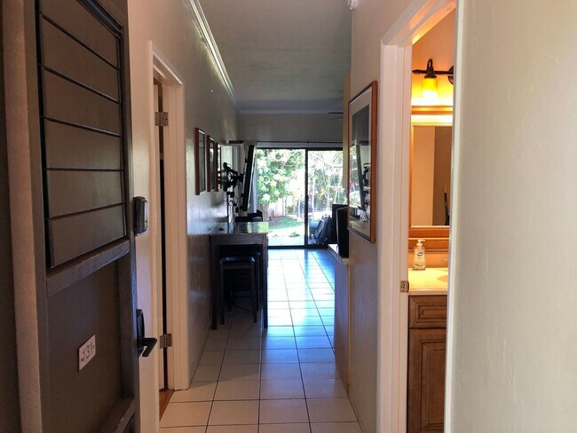 Building Photo - Pohailani Condos 2BD/1BTH