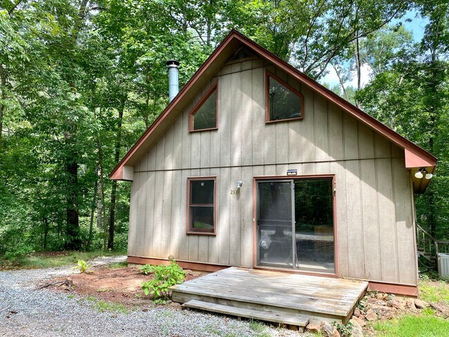 Building Photo - 2 Bed/1 Bath Cottage in Private Area