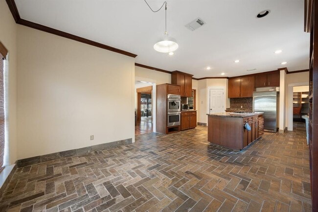 Building Photo - 158 Uriah Dr