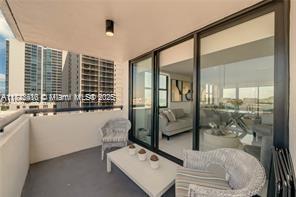 Building Photo - 2555 Collins Ave