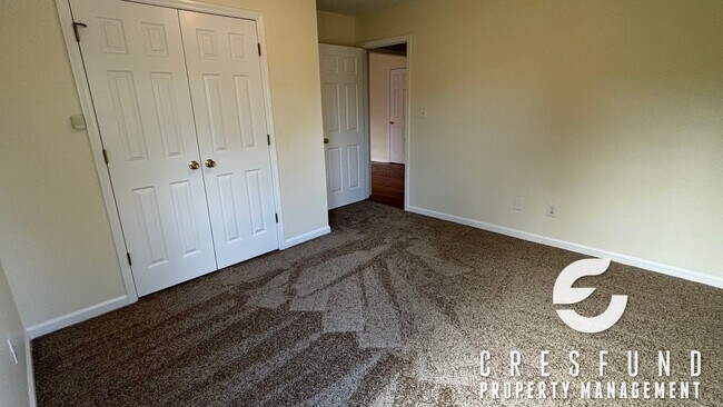 Building Photo - OVER 2000 SQ. FEET - Minutes Away from JAC...