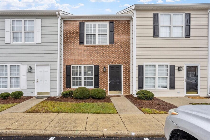 Primary Photo - 17 Cheltenham Dr