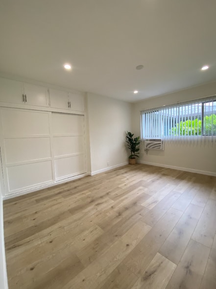 Building Photo - 283 S El Molino Ave