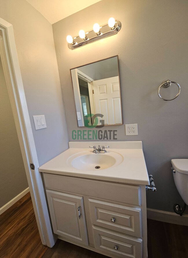Building Photo - NOW AVAILABLE! 3 Bedroom, 1 Bathroom Home ...