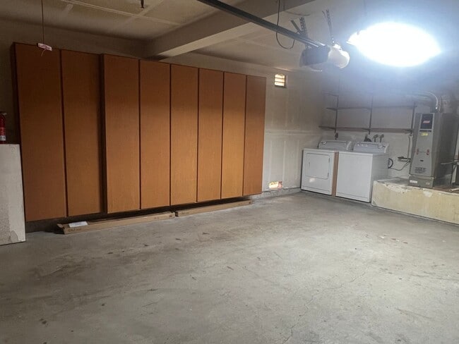 Building Photo - La Ventana Townhouse in Ventura