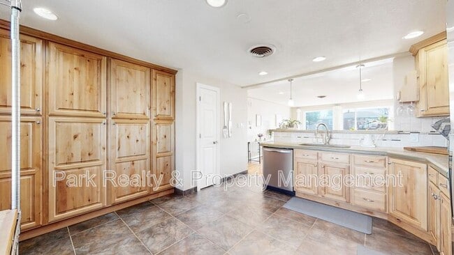 Building Photo - 6025 W 61st Ave