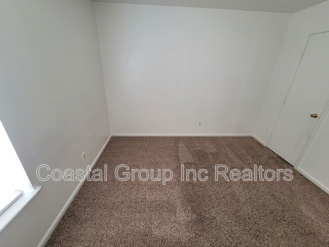 Building Photo - 1424 Deerpond Ln