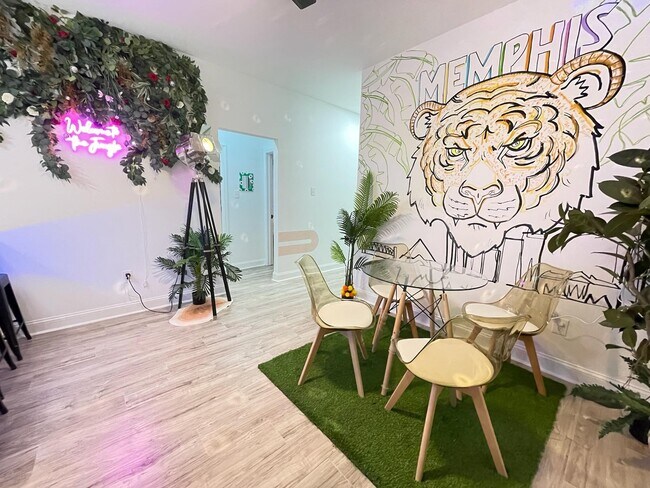 Building Photo - 2462 Hale Ave