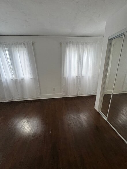 Building Photo - 1617 Barry Ave