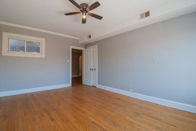 Building Photo - 7841 S Kingston Ave