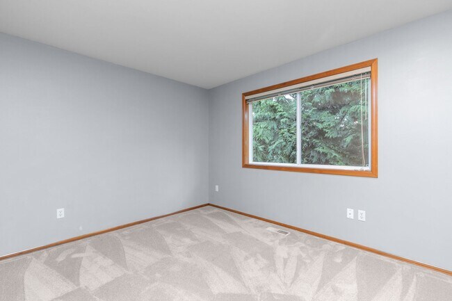 Building Photo - Spacious 4 bed/2.5 bath in Kirkland