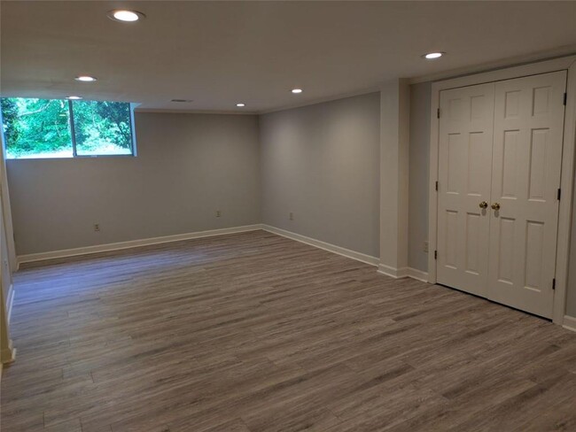 Building Photo - 495 Heards Ferry Rd NW